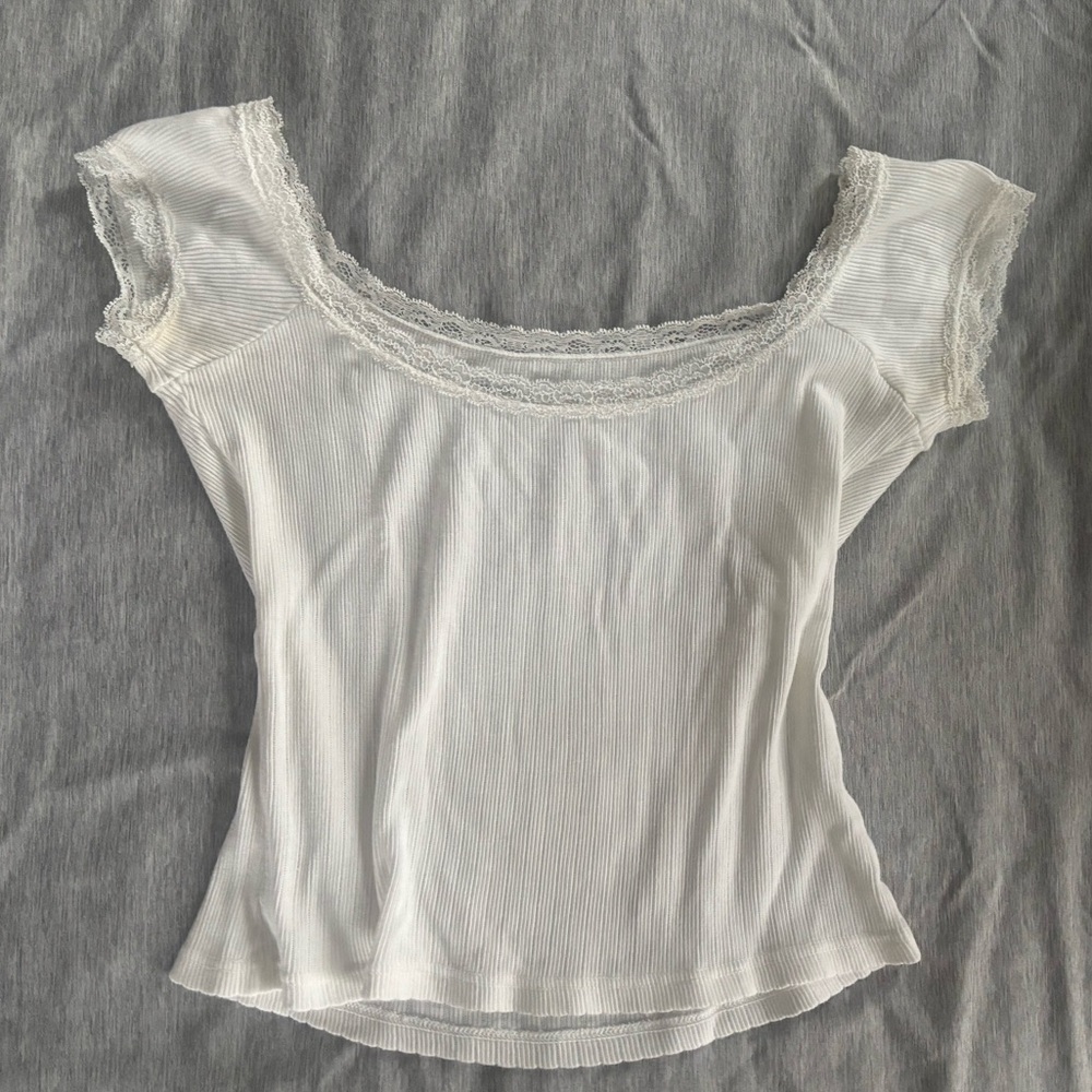 Brandy Melville White Lace Trim Ribbed Top